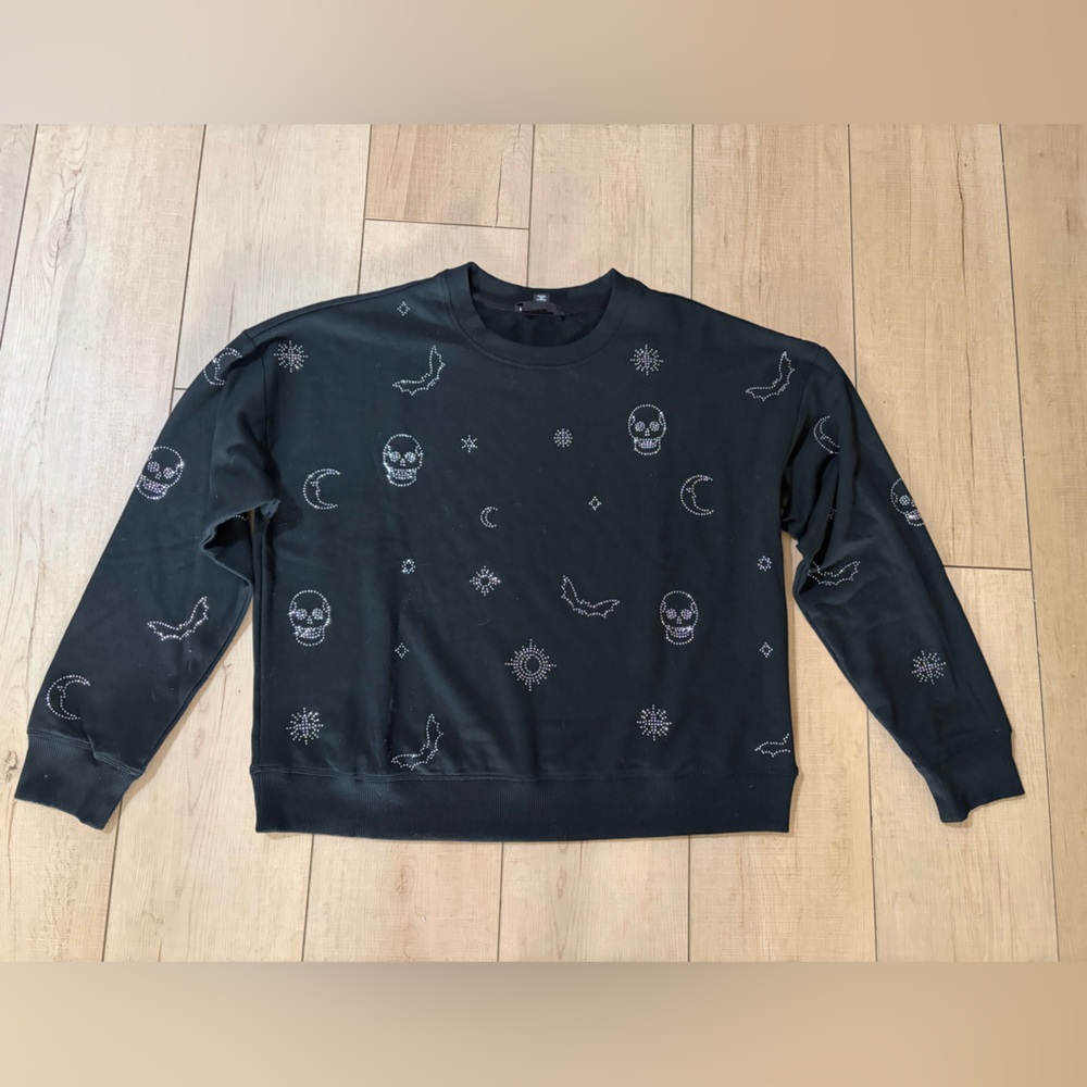 Marled Black Men's Sweater with Skull and Moon Design
